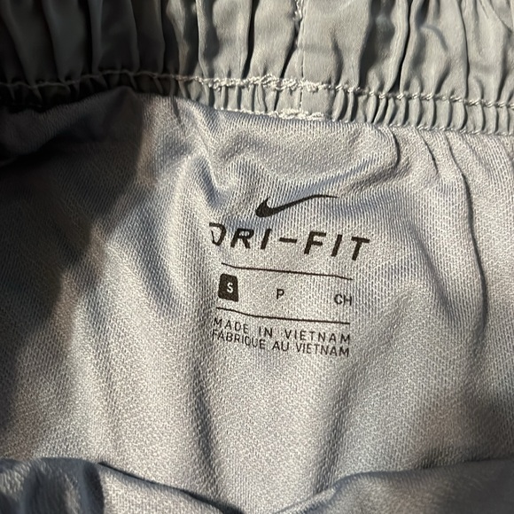 NIKE Running Shorts - Picture 5 of 6